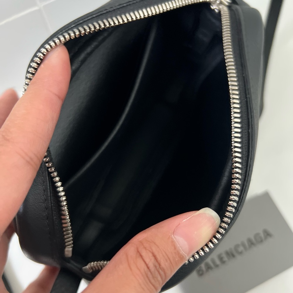 💯New Balenciaga XS Black Everyday Crossbody - Picture 5 of 14